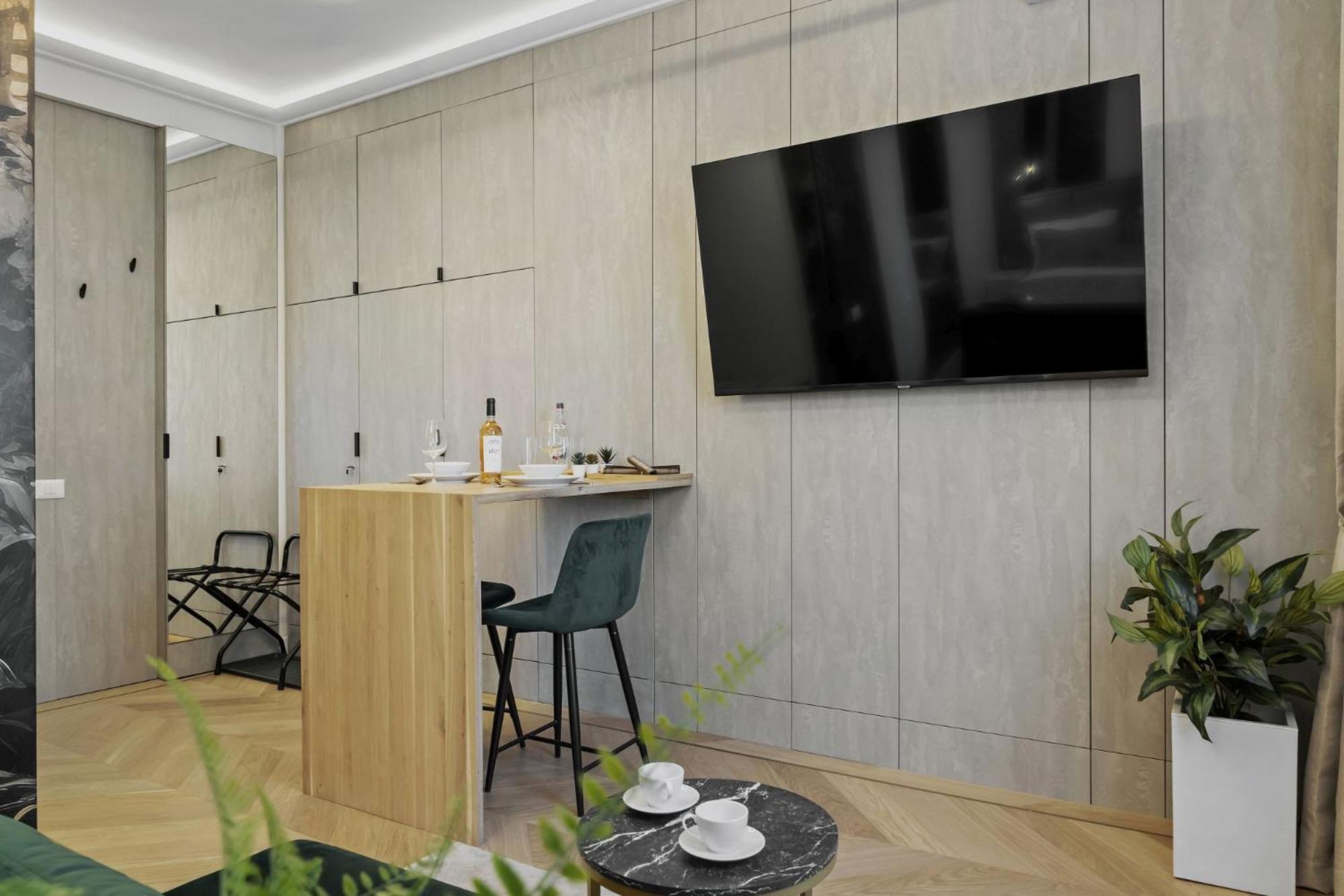 Studio Jungle Breath - City Centre Bucarest Extérieur photo