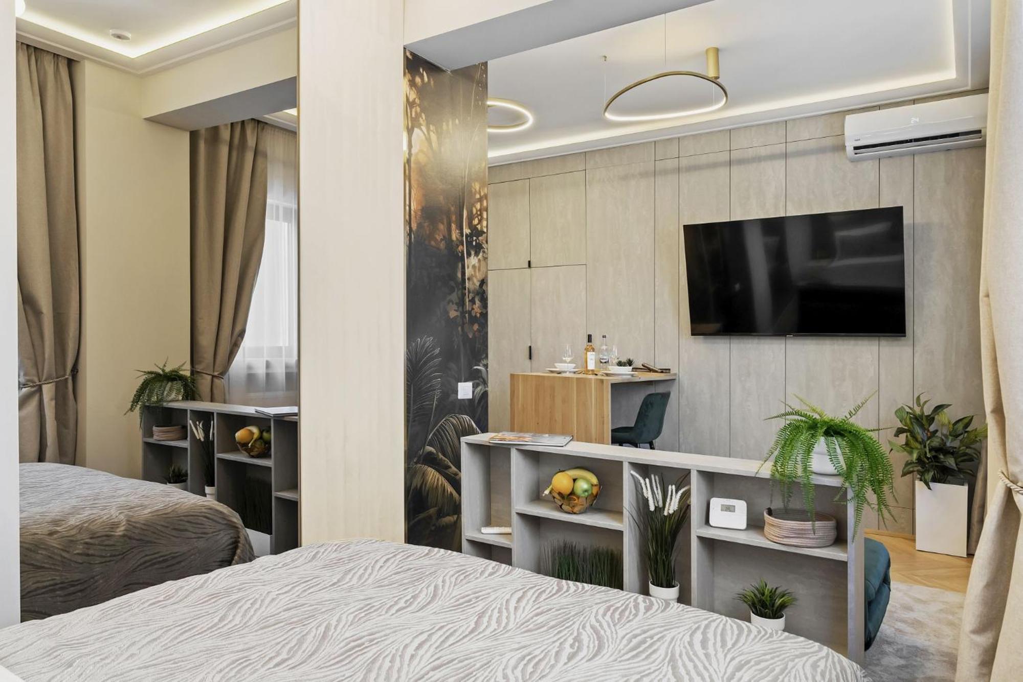 Studio Jungle Breath - City Centre Bucarest Extérieur photo